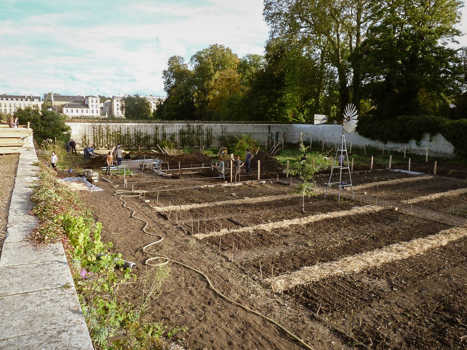 Construction chantier participatif Poulailler pédagogique Potager du roi Picorama