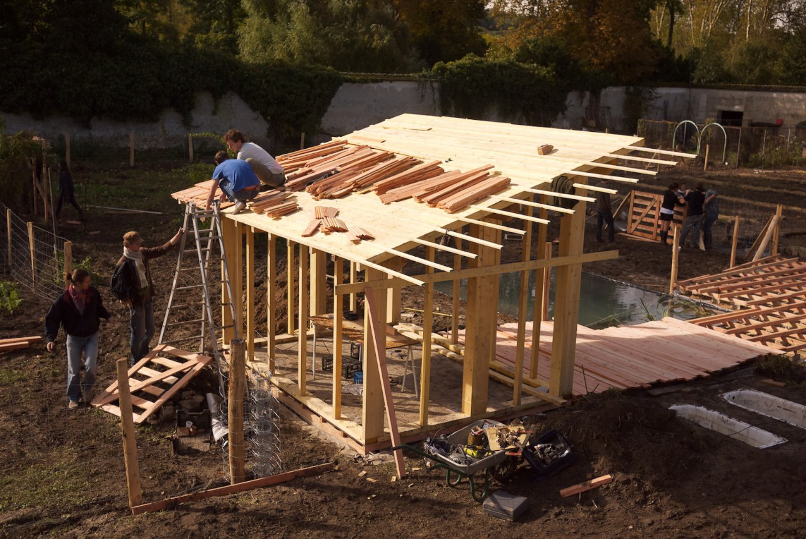 Construction chantier participatif Poulailler pédagogique Potager du roi Picorama